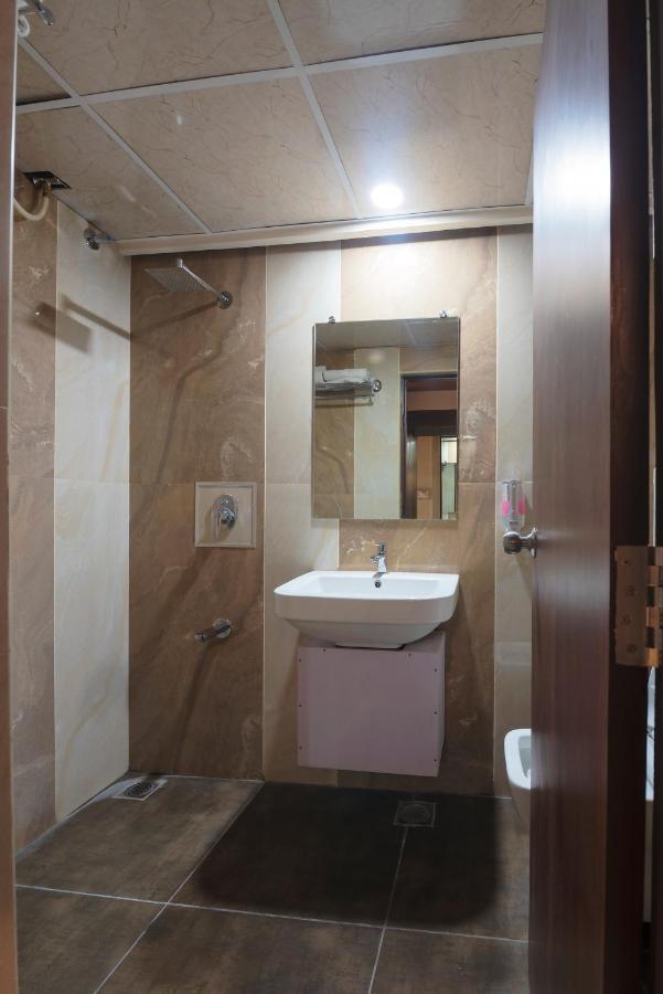Hotel Monarch International Bangalore Exteriör bild