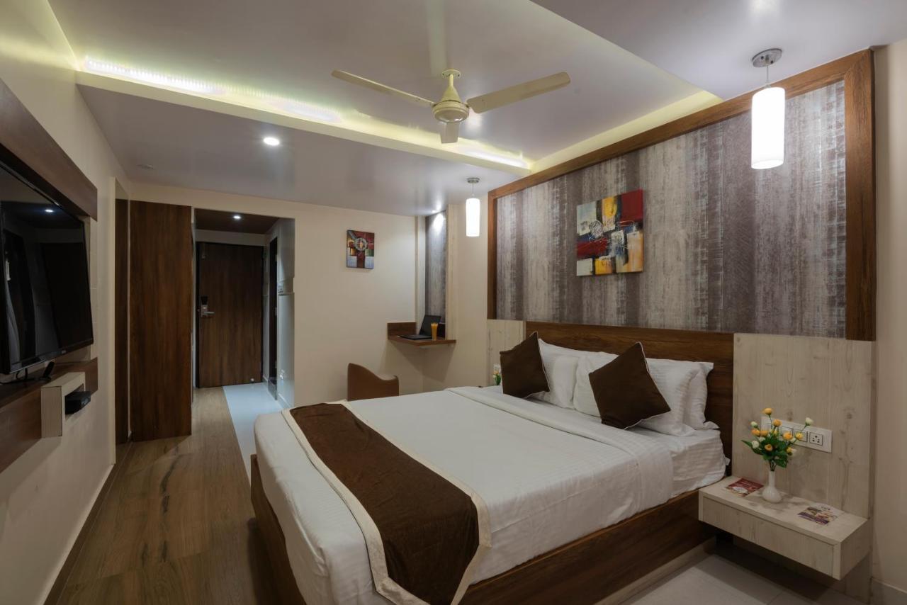 Hotel Monarch International Bangalore Exteriör bild
