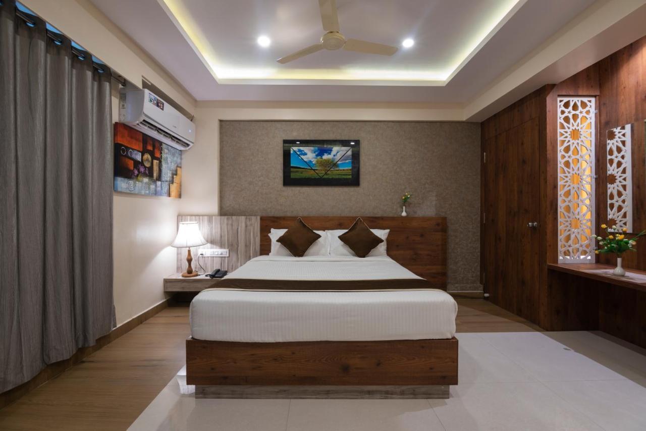 Hotel Monarch International Bangalore Exteriör bild