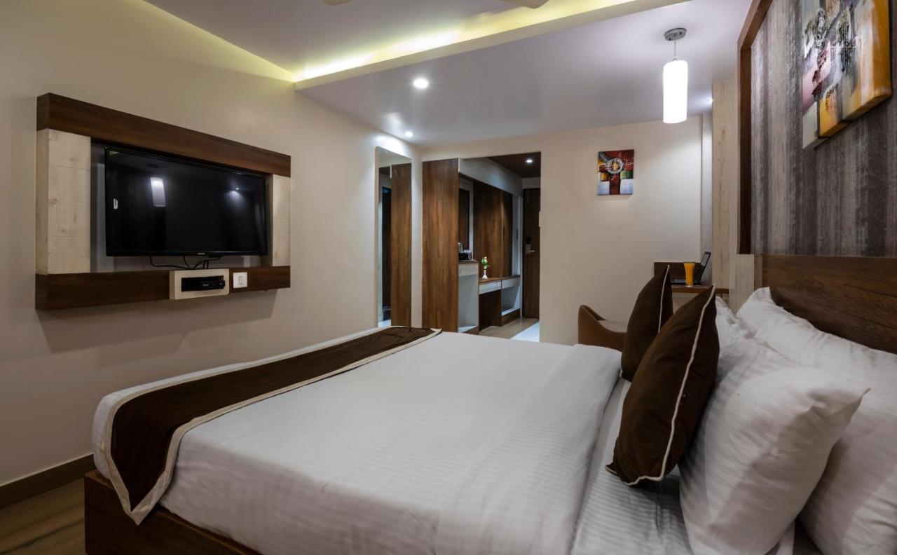 Hotel Monarch International Bangalore Exteriör bild