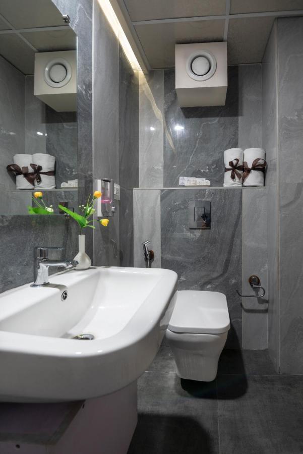Hotel Monarch International Bangalore Exteriör bild