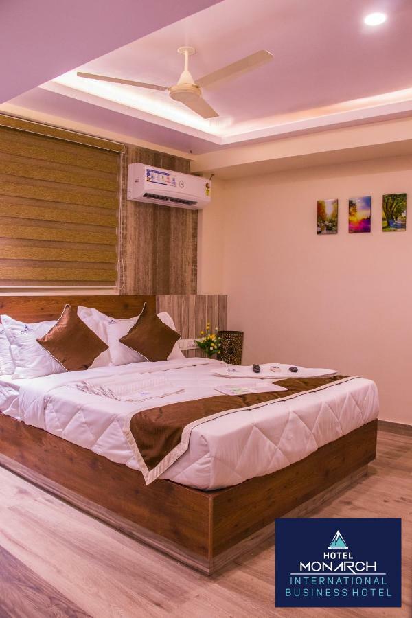 Hotel Monarch International Bangalore Exteriör bild