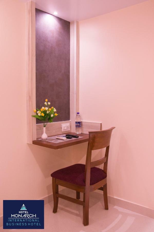 Hotel Monarch International Bangalore Exteriör bild
