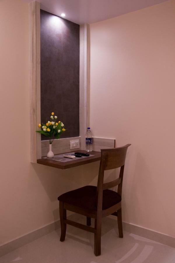 Hotel Monarch International Bangalore Exteriör bild