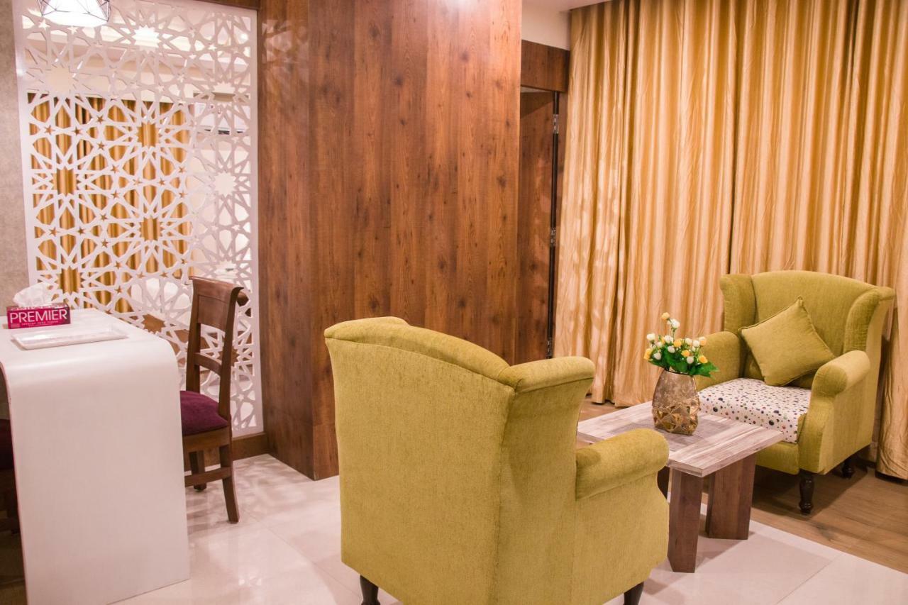 Hotel Monarch International Bangalore Exteriör bild